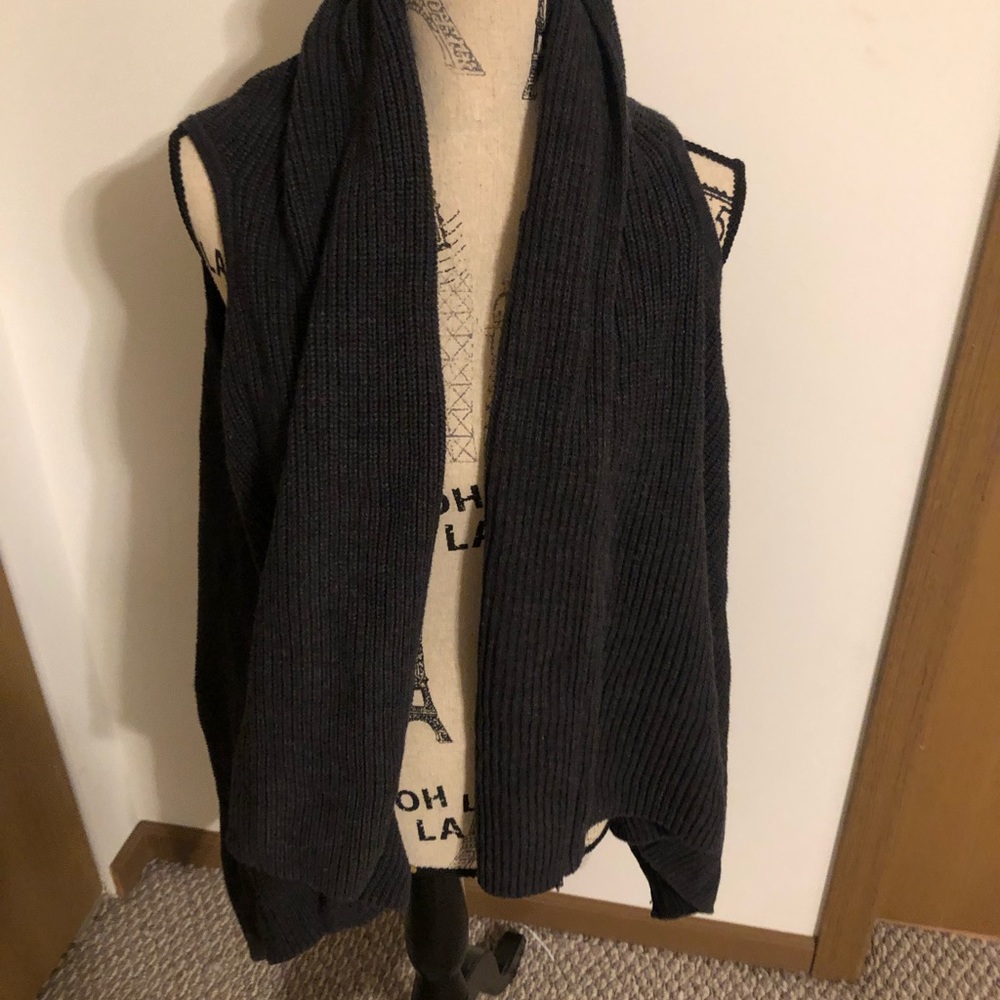 Sweater vest